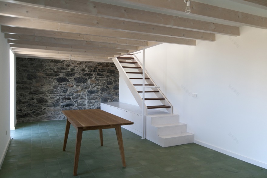 葡萄牙马德拉岛乡村景观中的典型马德兰房屋翻新与扩建-25