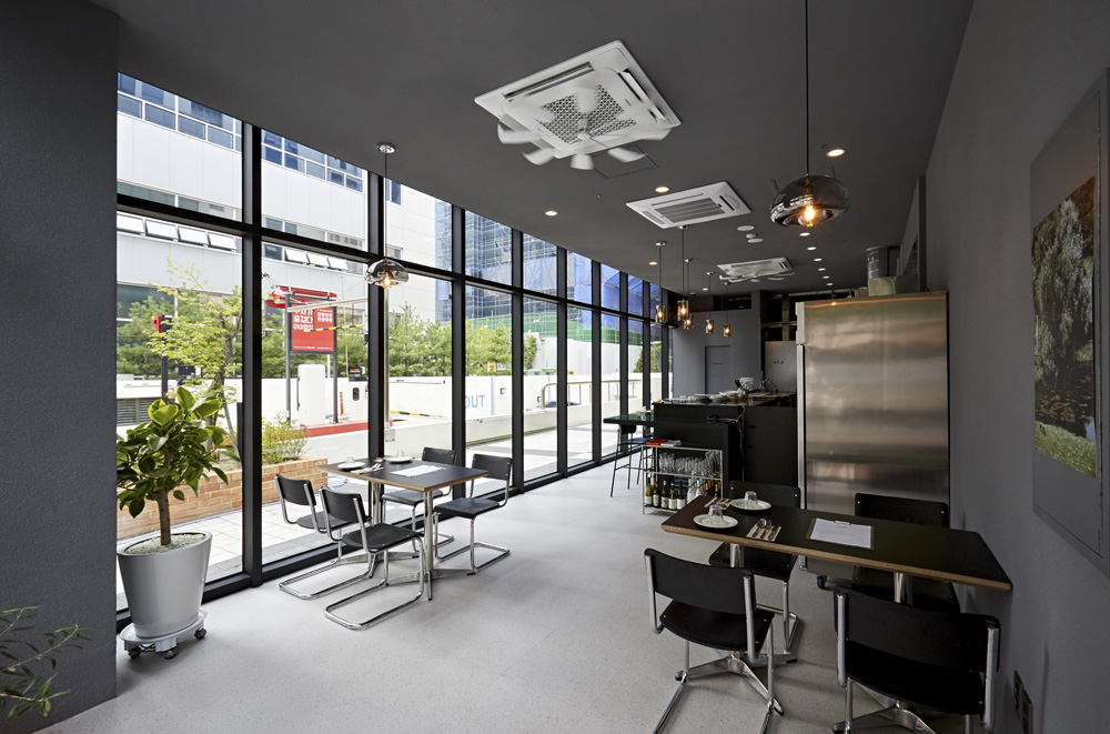 优雅极简，13 平意大利风格小空间的华丽转身-4