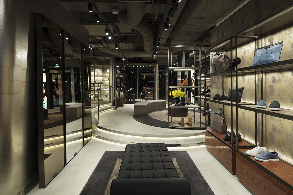 东京 Jimmy Choo 旗舰店-17