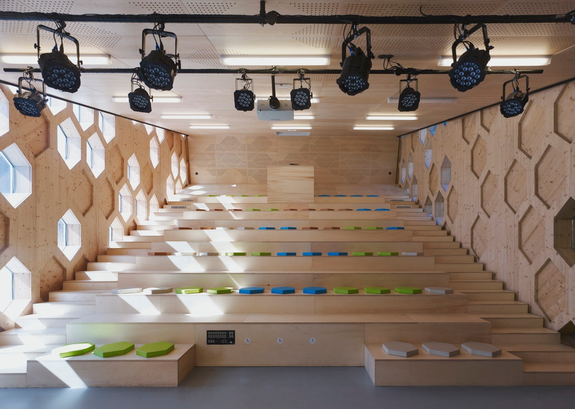 法国媒体图书馆-32