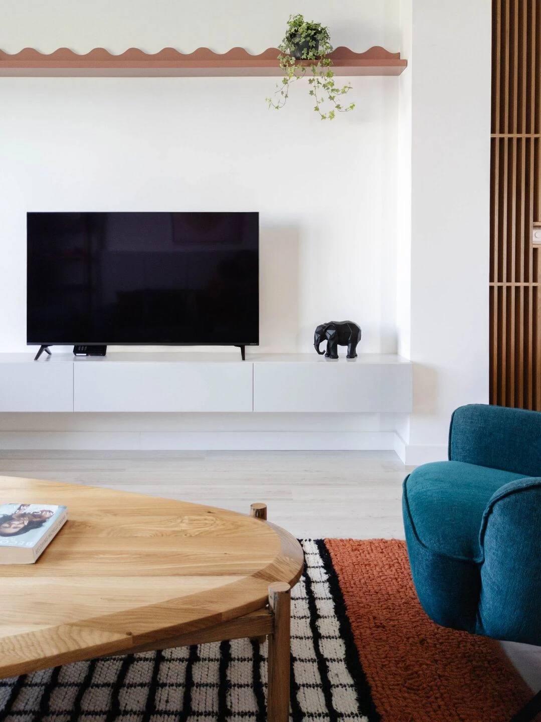 逃离现实的黑色厨房·Rozë 公寓丨普里什蒂纳-21