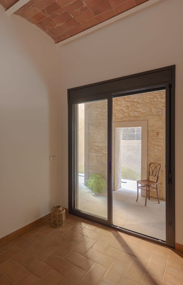 西班牙 Sant Esteve de Palautordera 老舞厅改造公寓楼-44