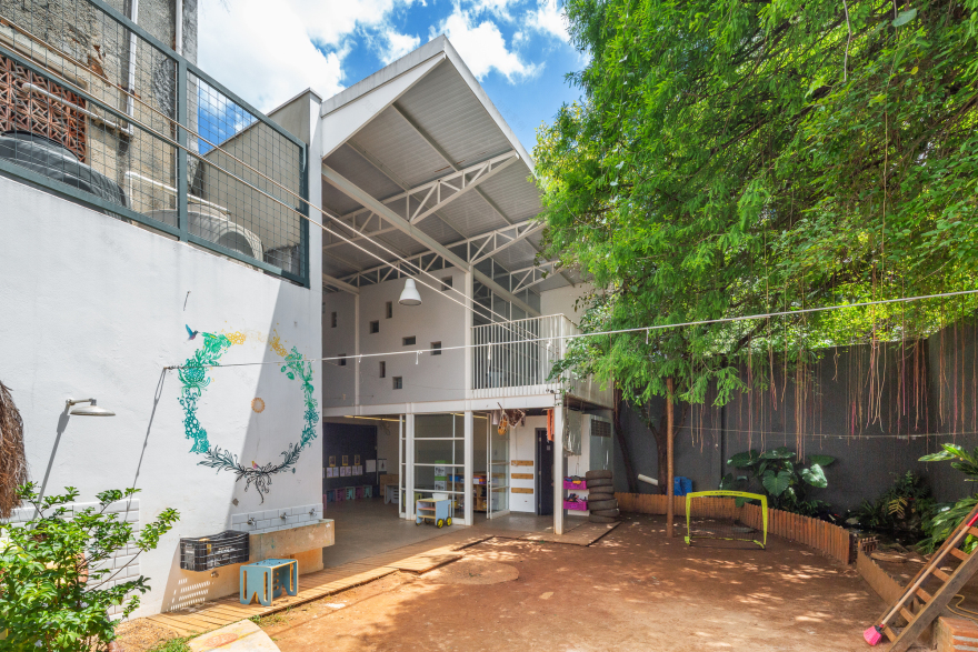 社区学校 2 号 pavilion(注:pavilion常见释义有亭子、楼阁、大型帐篷、展览馆等,仅根据目前内容难以准确对应唯一含义,若无法确定其准确指向,可在实际运用中根据具体场景进一步核对或替换合适中文表达) 丨Ateliê GR-20