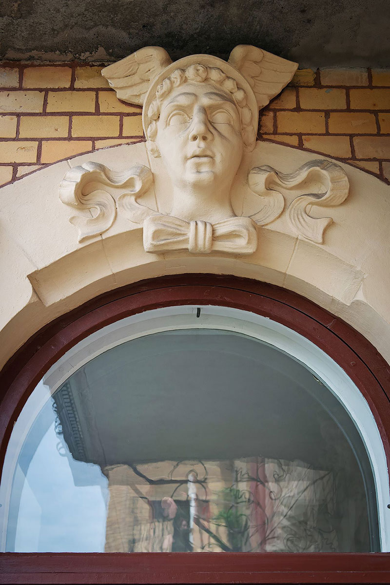 宽敞的厨房和餐厅里的图书馆：瑞典的大公寓-36