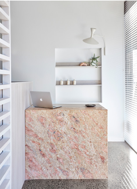 金色的;金黄色的;金的;金制的-182