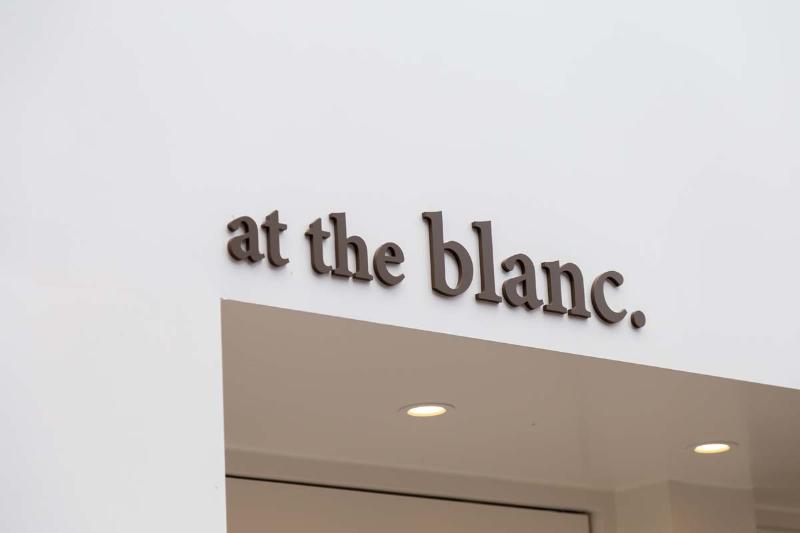 明亮简约的 24 平米咖啡厅设计-16