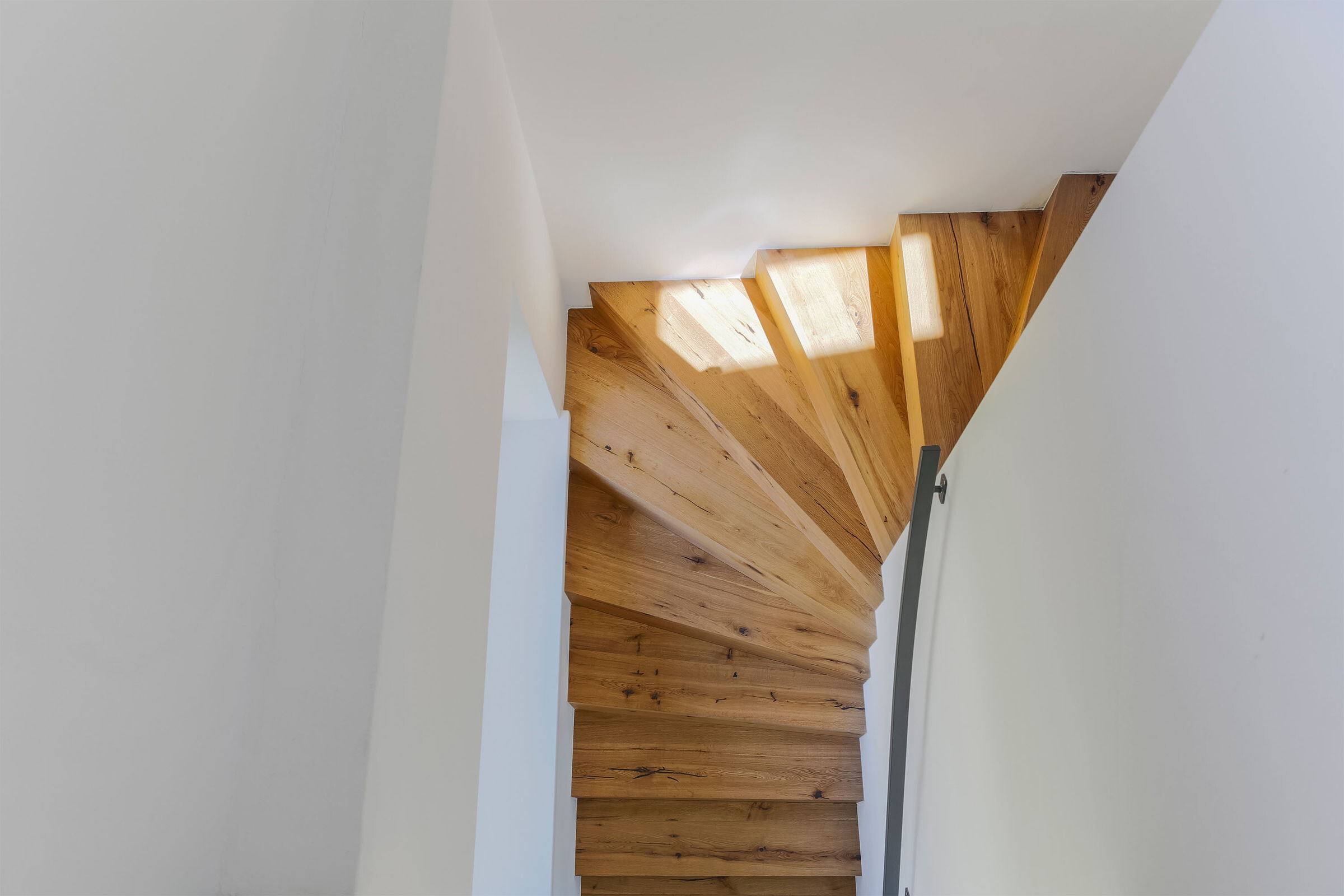 意大利双层别墅改造,木结构与南向露台打造舒适生活空间-27