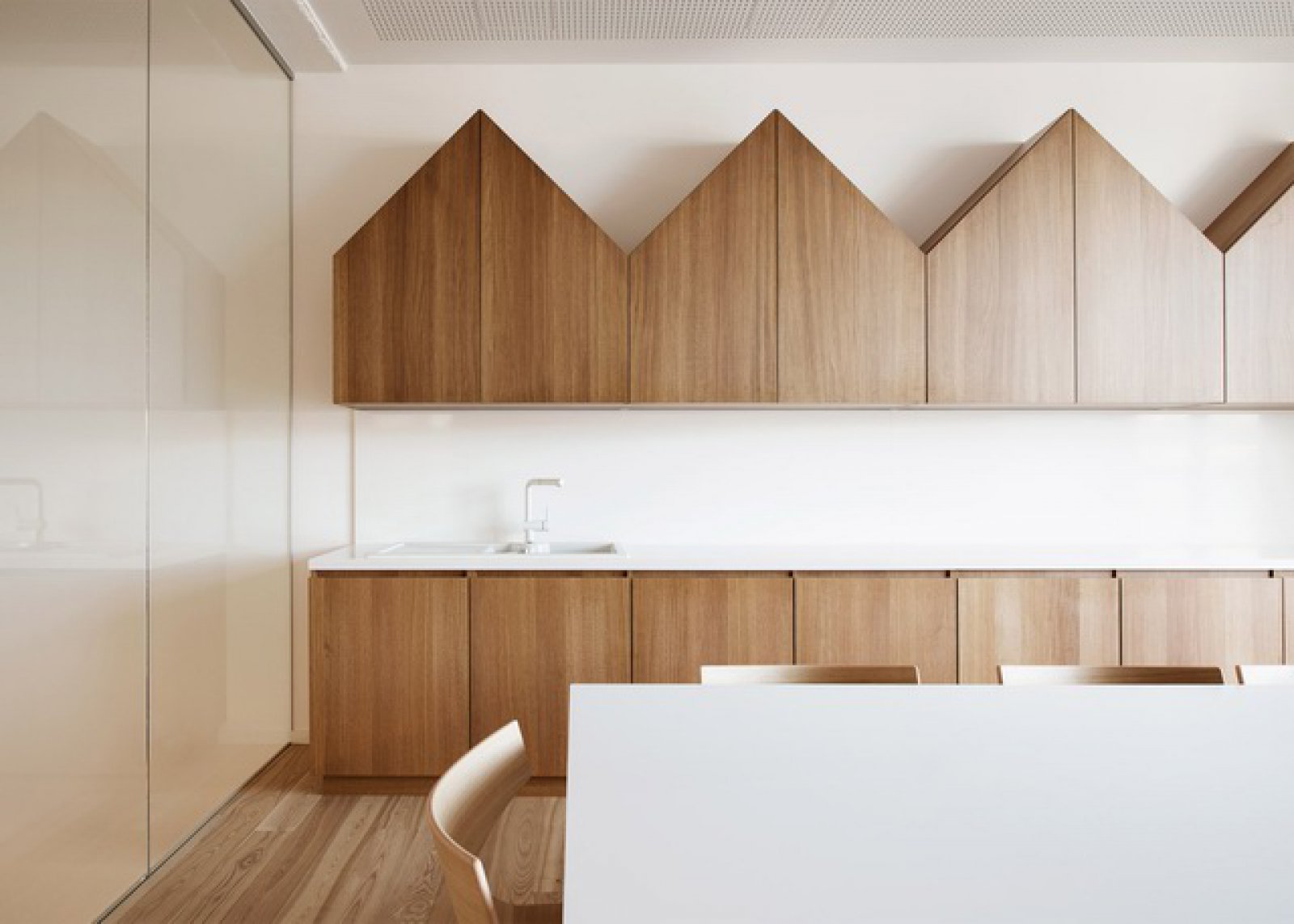 夏日森林办公空间 tree filled office  KAMP Arhitektid-18