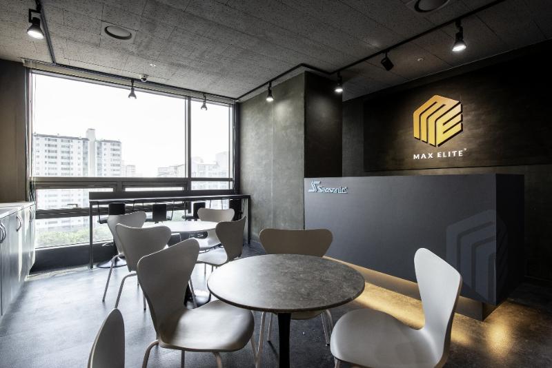 简约办公空间，照明设计提升氛围-2