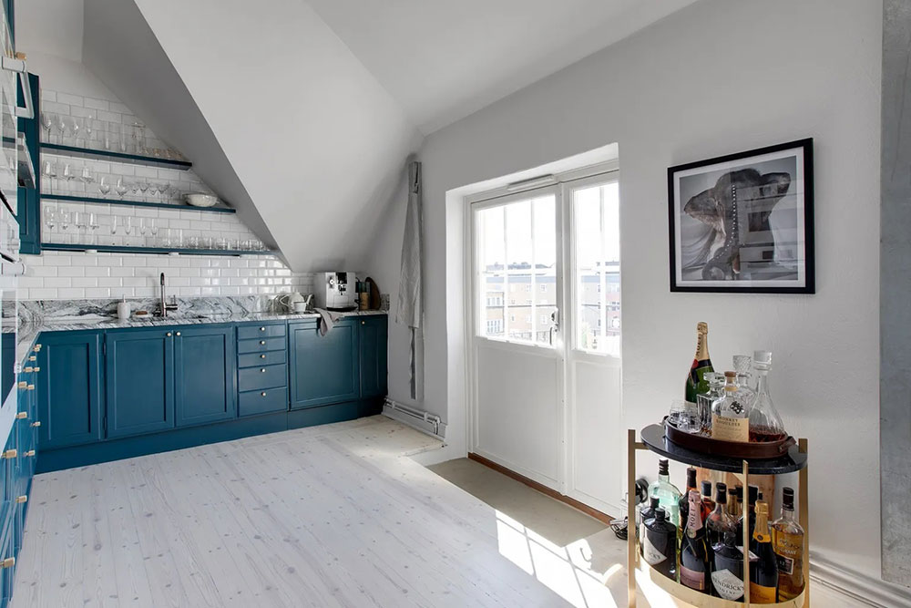 瑞典优雅公寓设计,浪漫倾斜屋顶与现代装饰的完美融合-11