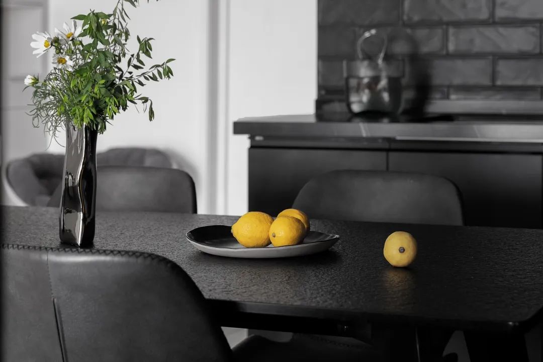 极简黑白灰空间丨姚轻轻-39