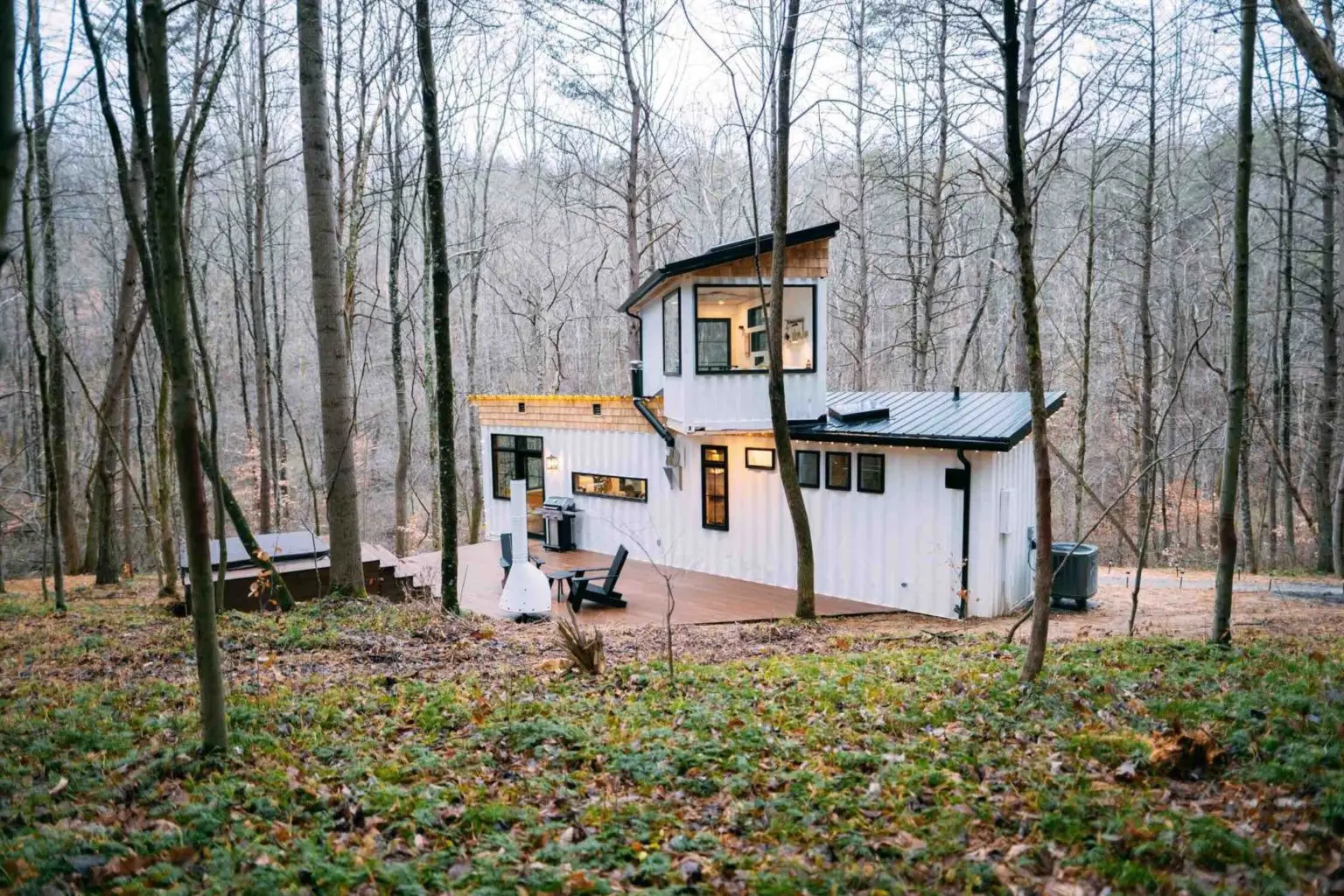 俄亥俄山丘上的集装箱别墅 · 玻璃美景与创意设计-1