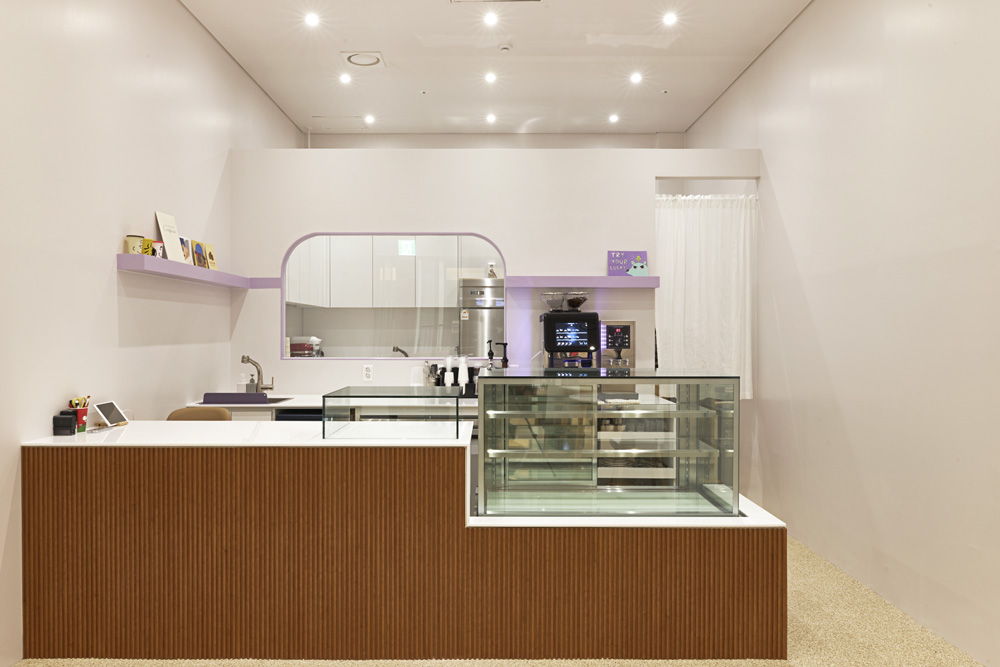 白色木屋 | 极简风格的 12 平米小空间设计-4