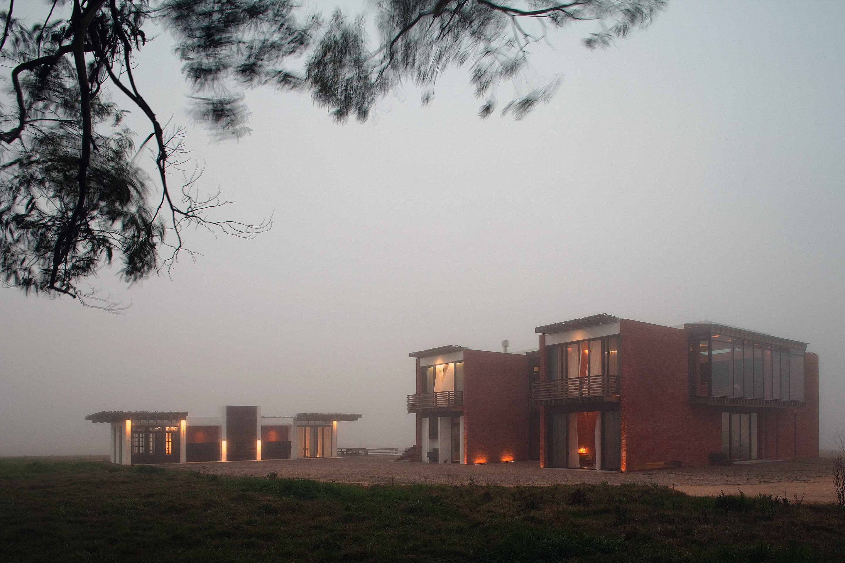 乌拉圭度假屋 | 砖石矩阵中的光影游戏-31