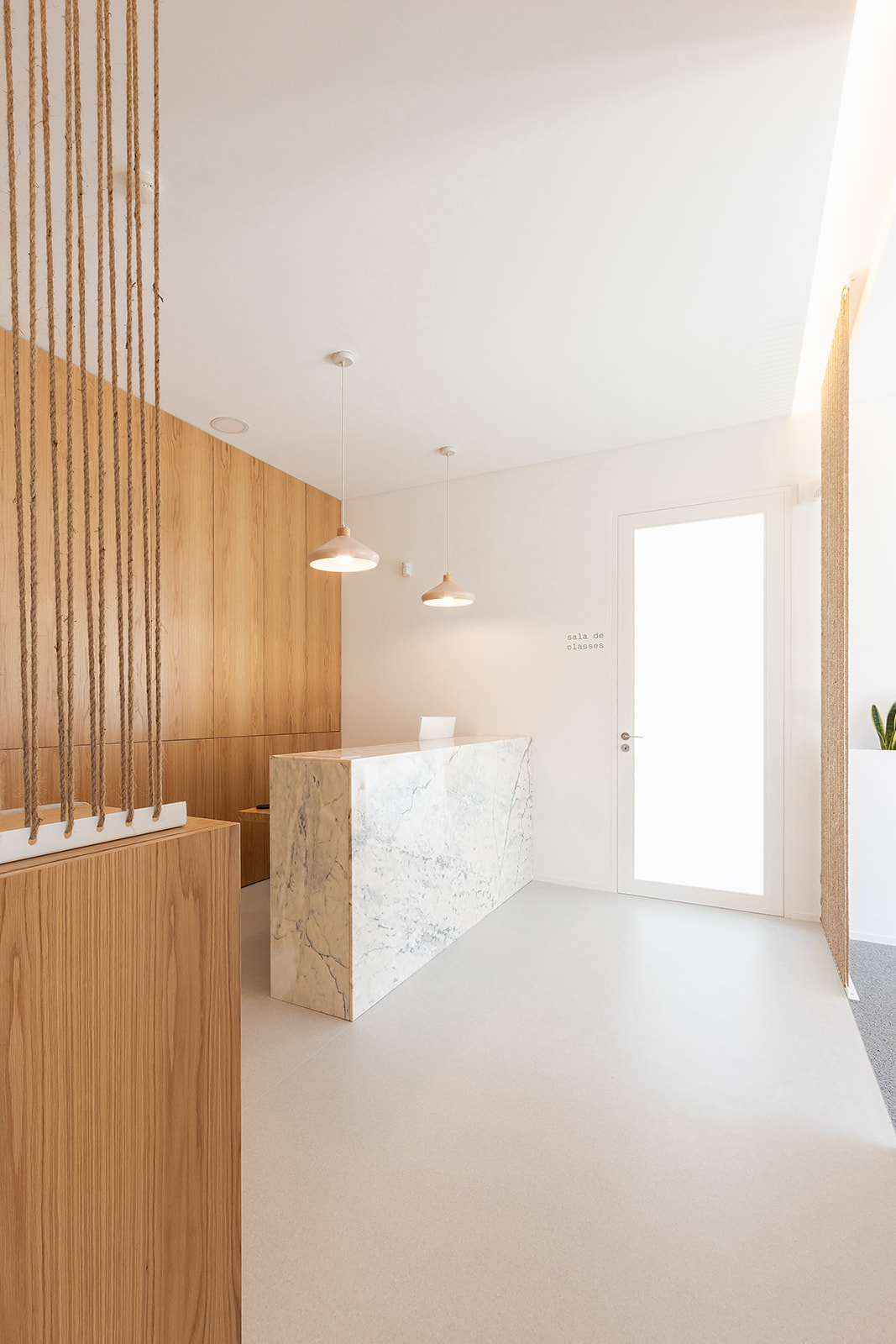 疗愈之境 · 巴西诊所的简约自然设计-13