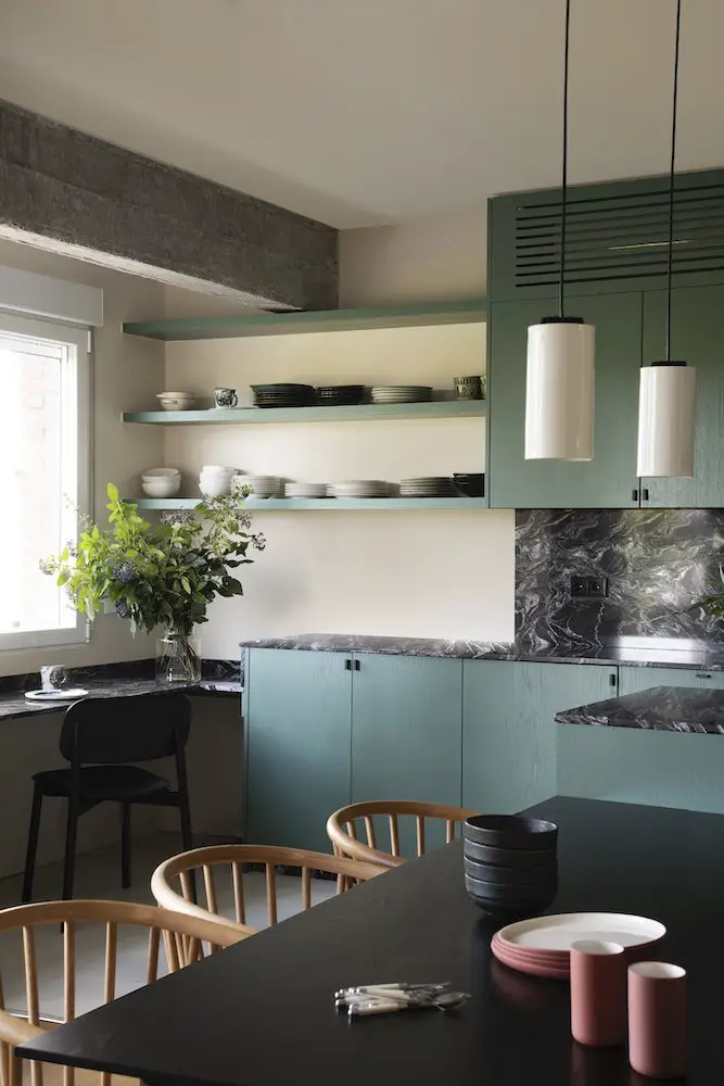 马德里绿色厨房与原始混凝土的时尚公寓设计-4