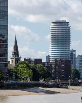 伦敦 Lombard Wharf 住宅大楼，优雅河畔社区营造