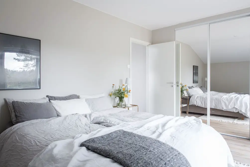 深色调木质大宅，演绎同色系搭配魅力-21