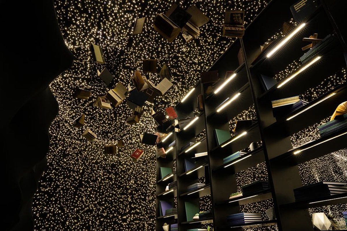 《星际穿越》餐厅 | 25 万灯泡营造浪漫星空-16