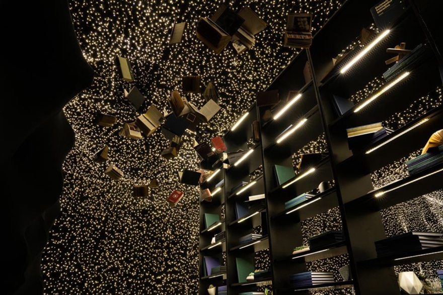 《星际穿越》餐厅 | 25 万灯泡营造浪漫星空-16