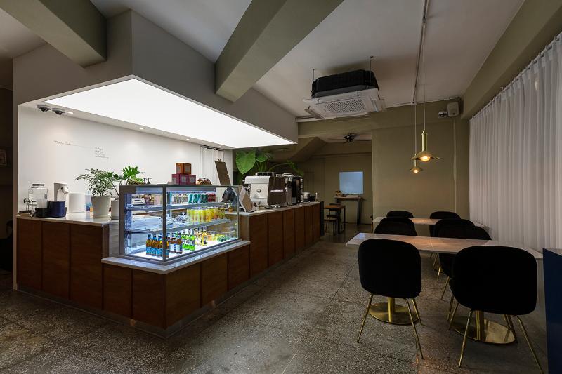 15 坪小屋变装，复古咖啡馆的温馨魅力-3