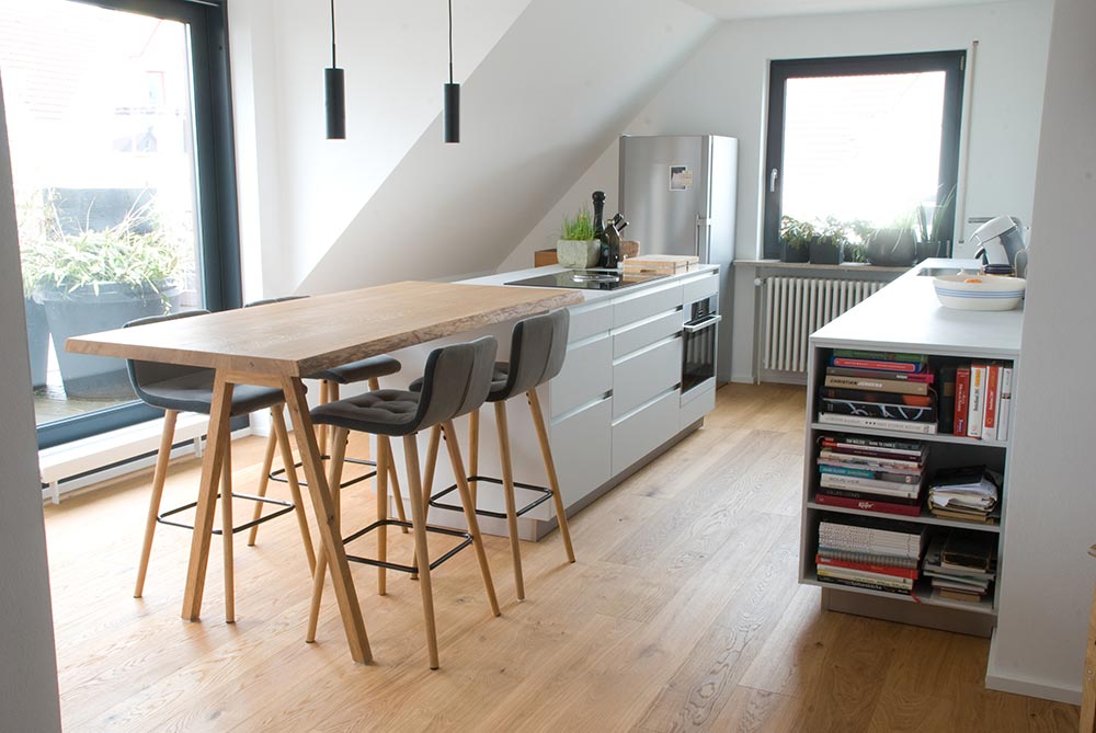 斜屋顶下的厨房安装项目-3