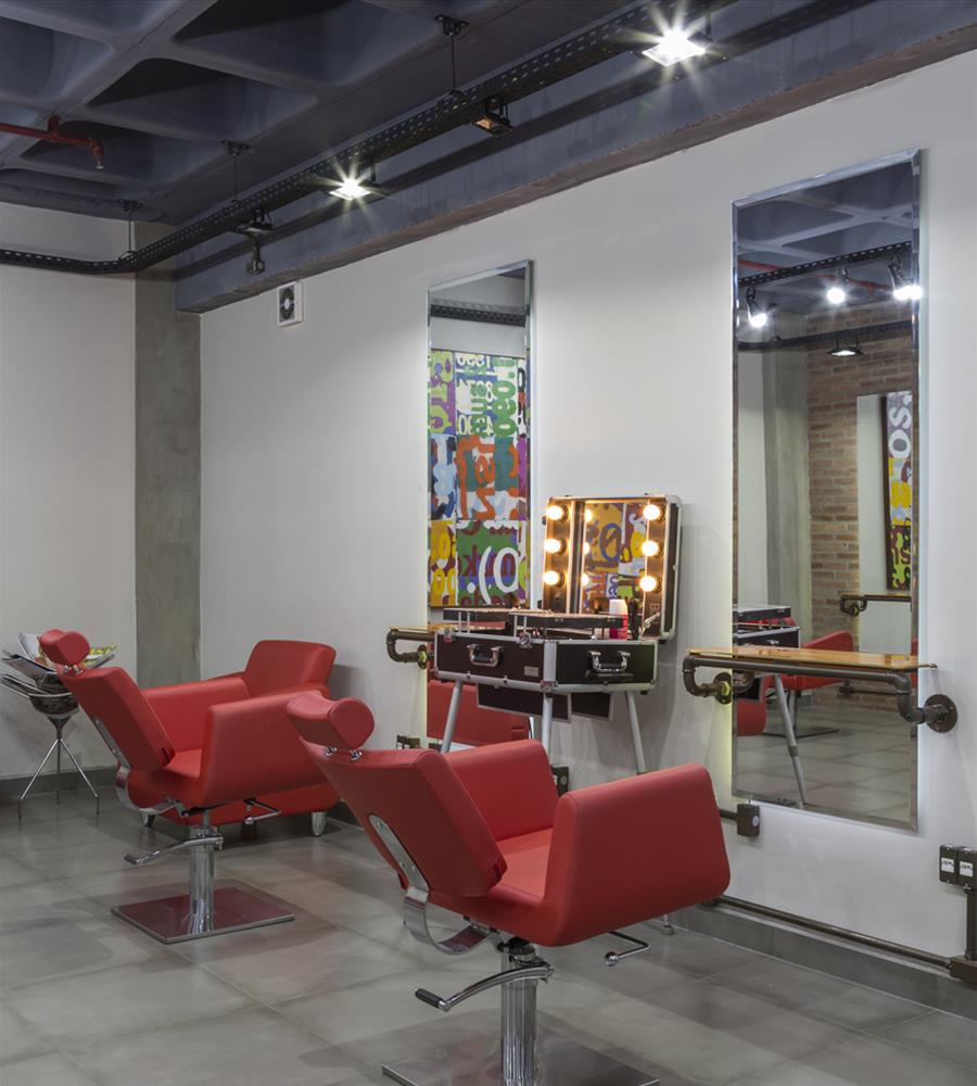 巴西 Salão Ventuno · 工业风商业空间的完美呈现-5