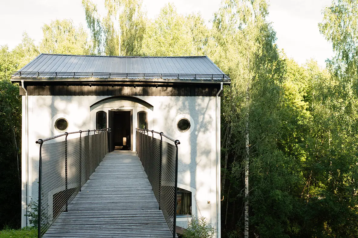 瑞典古老铸铁厂变身独特民宿-27