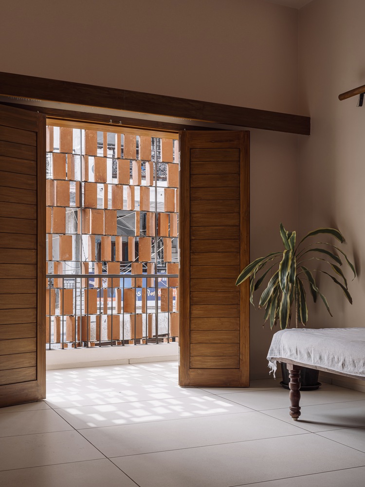 印度 Mandvi 的线性住宅丨The Company of Design-37