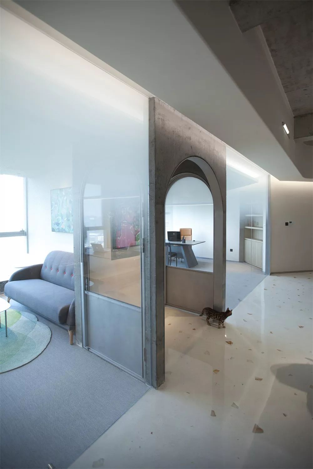 卧野空间设计事务所办公室——自由交流的弧形空间-76