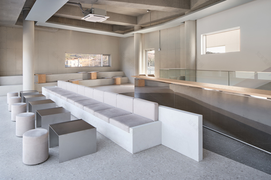 简洁风咖啡店面包店空间SINKI HAERO,韩国 | Designed by designby83 - 面包店 - 餐厅LOGO-VI空间设计-全球餐饮研究所-0