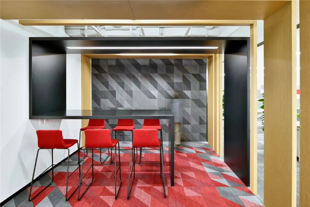 科技感与人性化共融的商汤科技办公空间-17