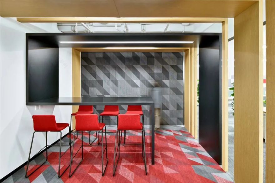 科技感与人性化共融的商汤科技办公空间-17