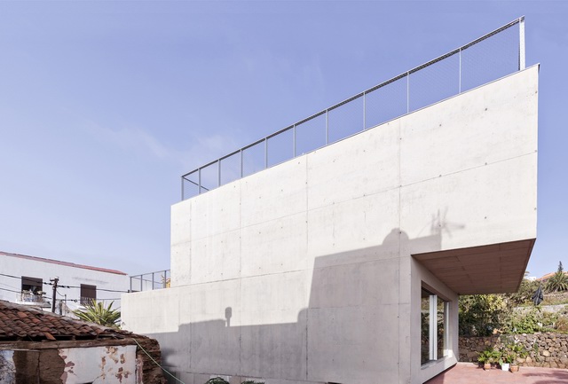 西班牙绍萨尔"G House"——混凝土与庭院的巧妙结合-16