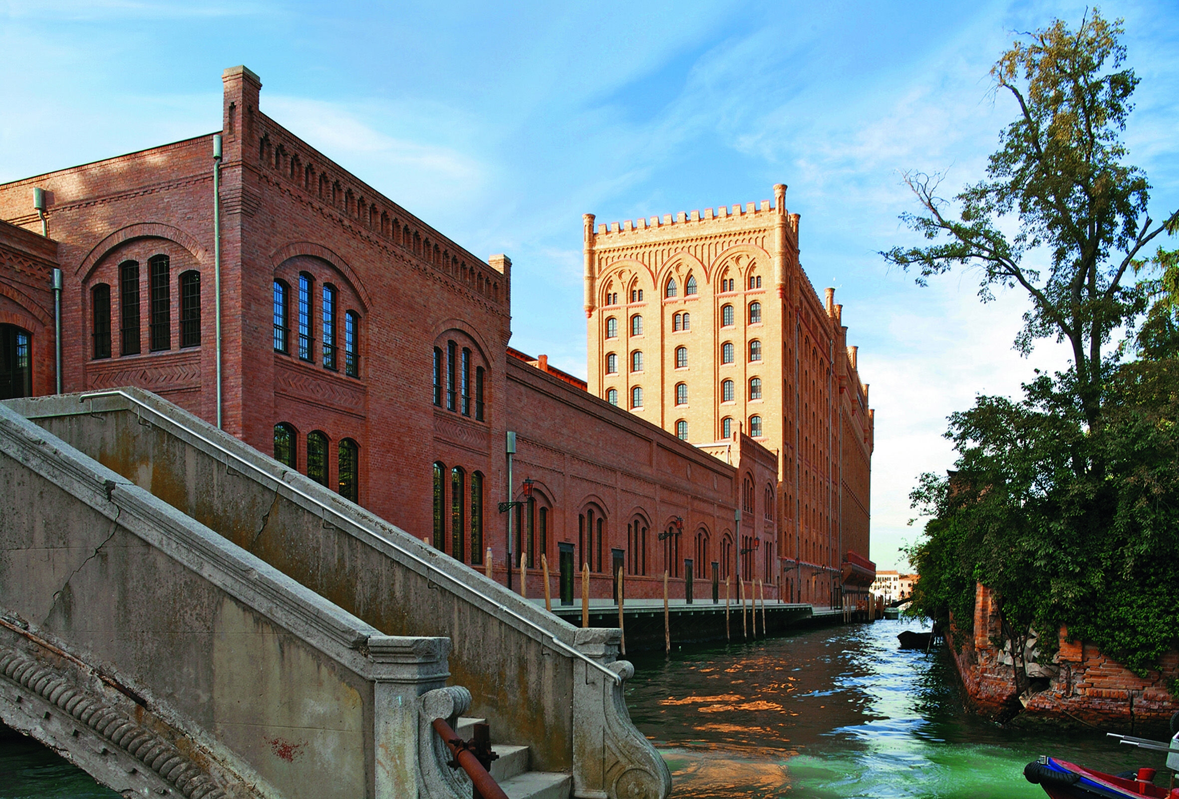 威尼斯工业遗址变身的五星级酒店-11