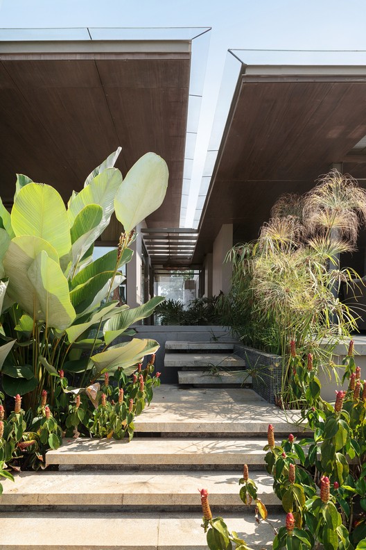 山水之间的静谧家园-10