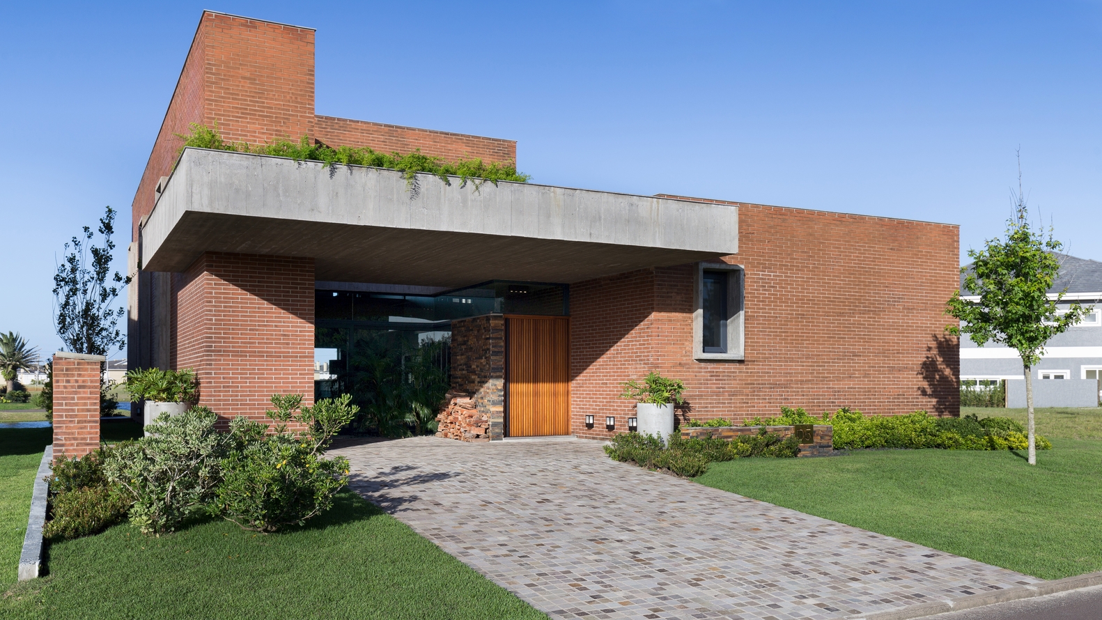 巴西湖景砖混别墅，和谐融入自然景观-20