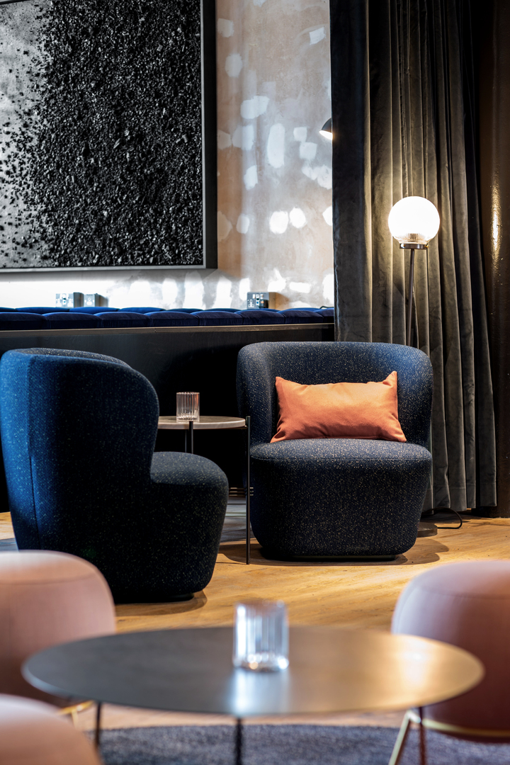 伦敦前印刷厂变身高品质创意办公社交空间-14