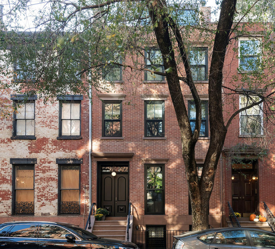 纽约西村历史悠久的褐石建筑的优雅改造-2