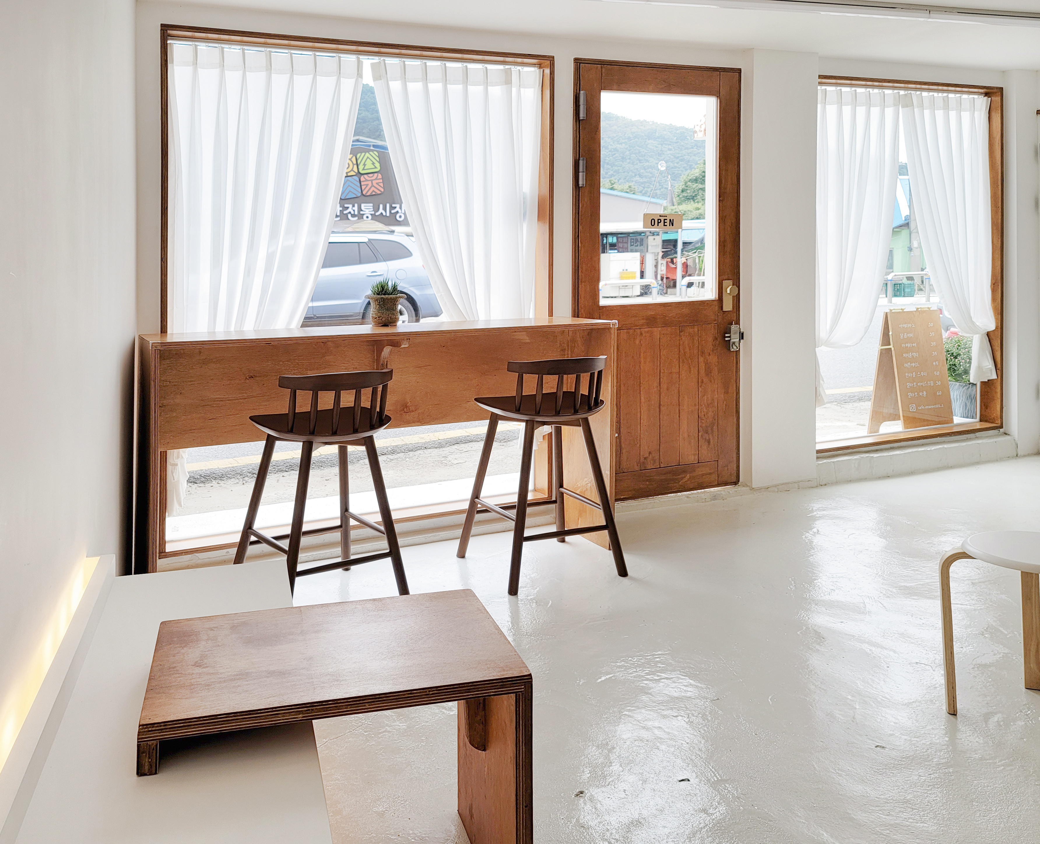 简约清新 20 平咖啡馆设计-7