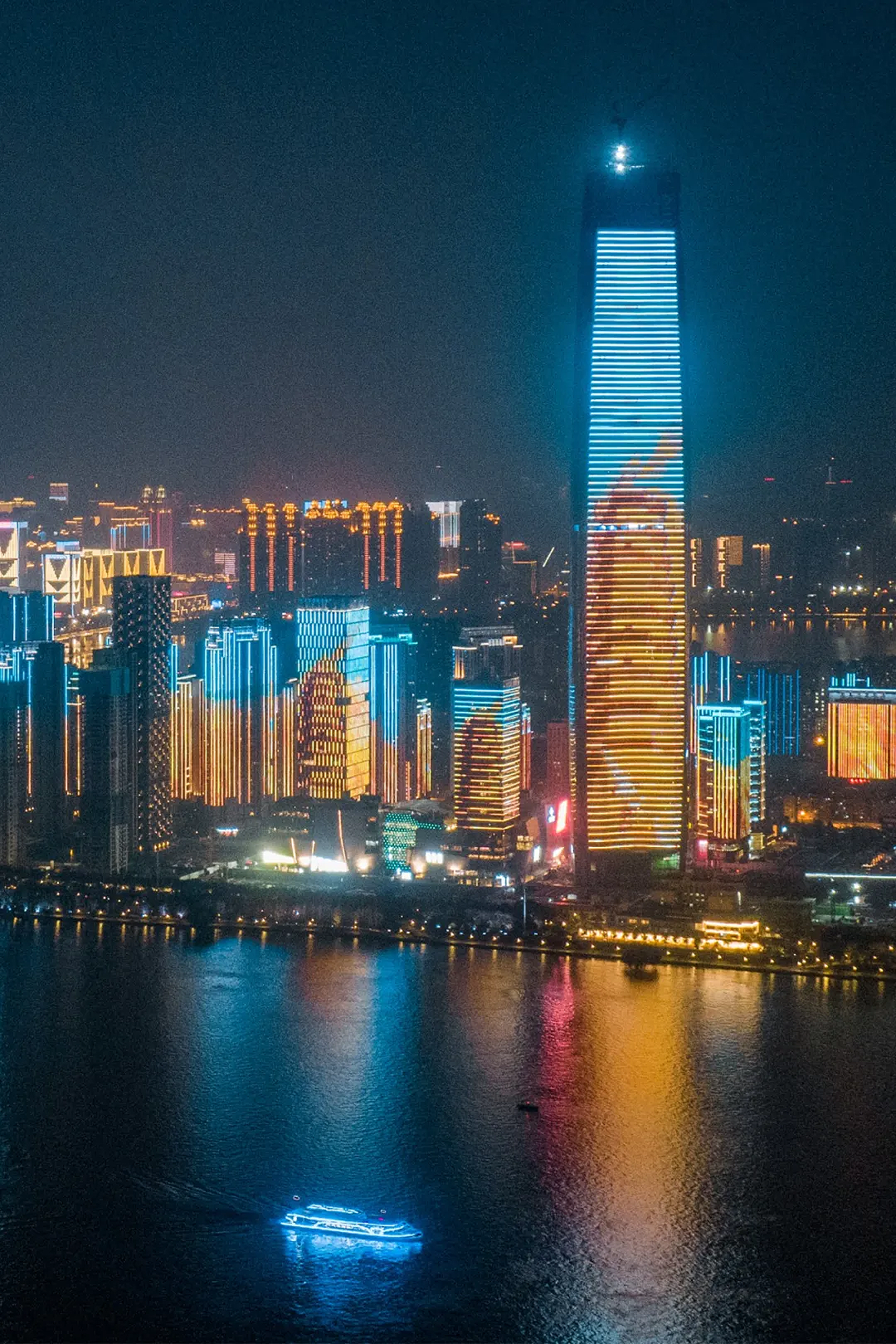 武汉绿地中心 | 长江巨幕下的室内设计盛宴-11