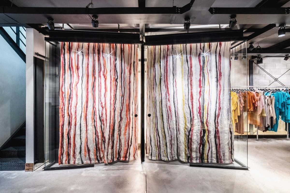 时尚玻璃盒子 | Fernanda Yamamoto 商店的室内设计-10