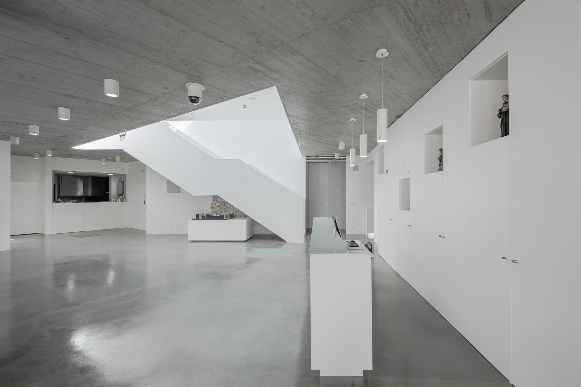 田园牧歌,莫什卡维迪的宗教中心,葡萄牙 / Plano Humano Arquitectos-17