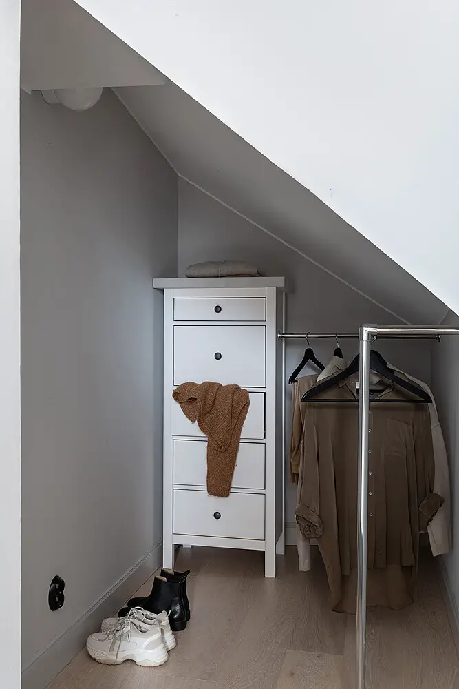 瑞典百年建筑的迷你复式公寓设计-13