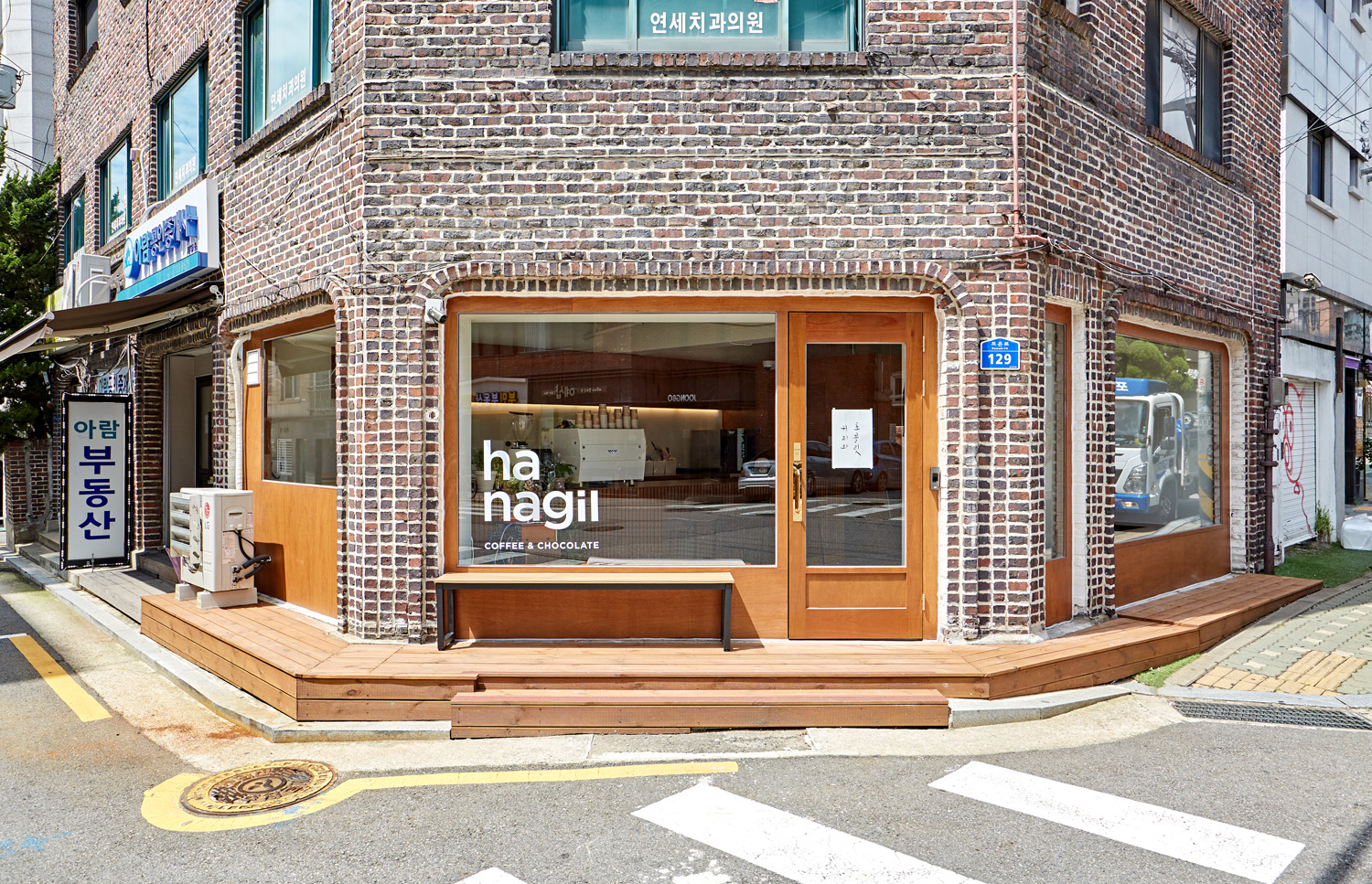 首尔“一巷设计”12 平米白色系个性咖啡厅-2