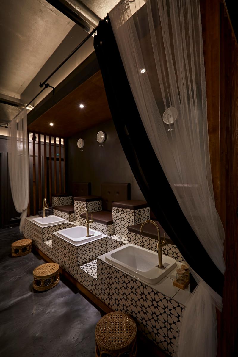 59 平现代高级黑调精品店设计-9