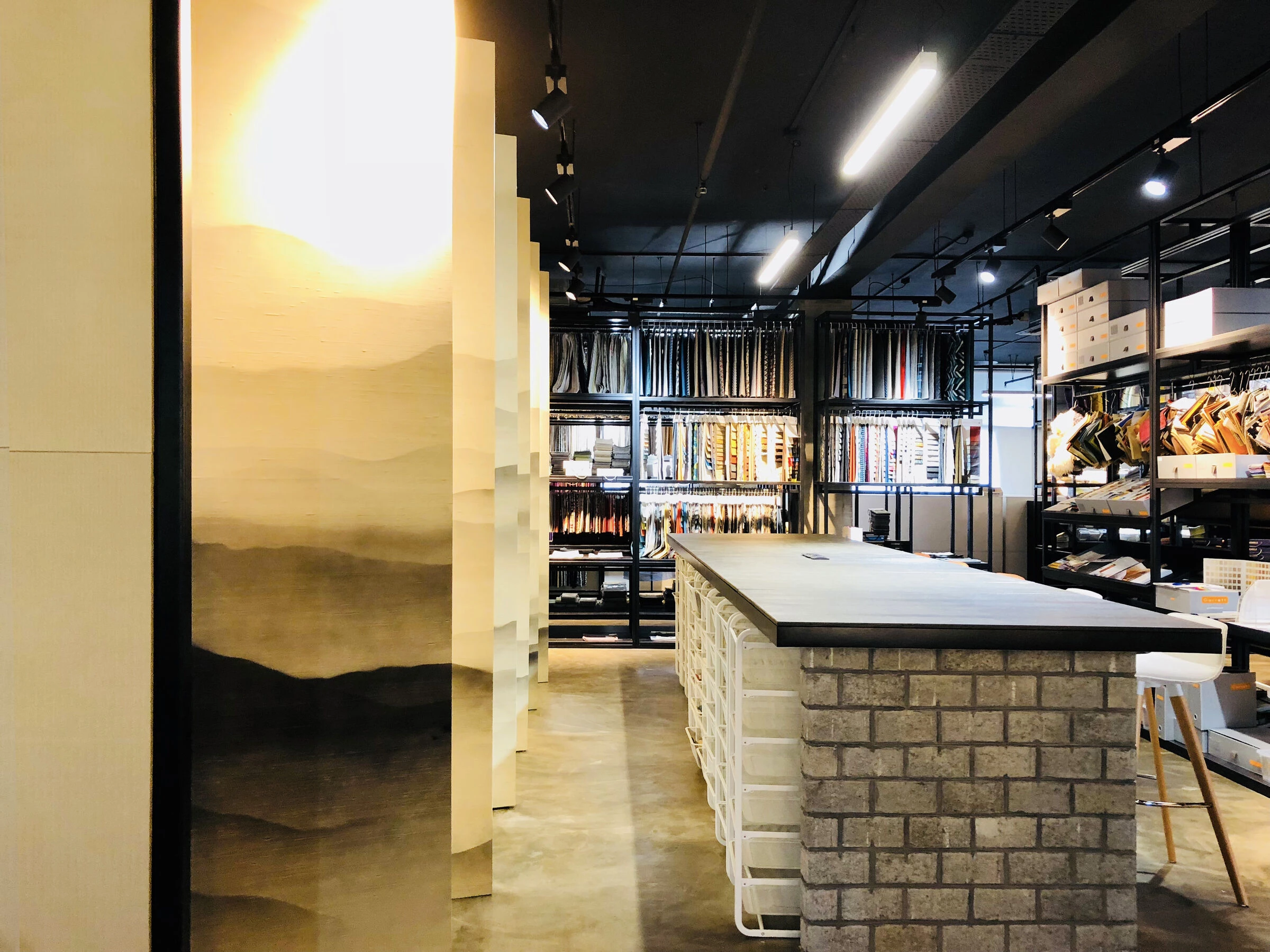 新加坡高端面料展示厅,RSDS 建筑师的工业风设计-8