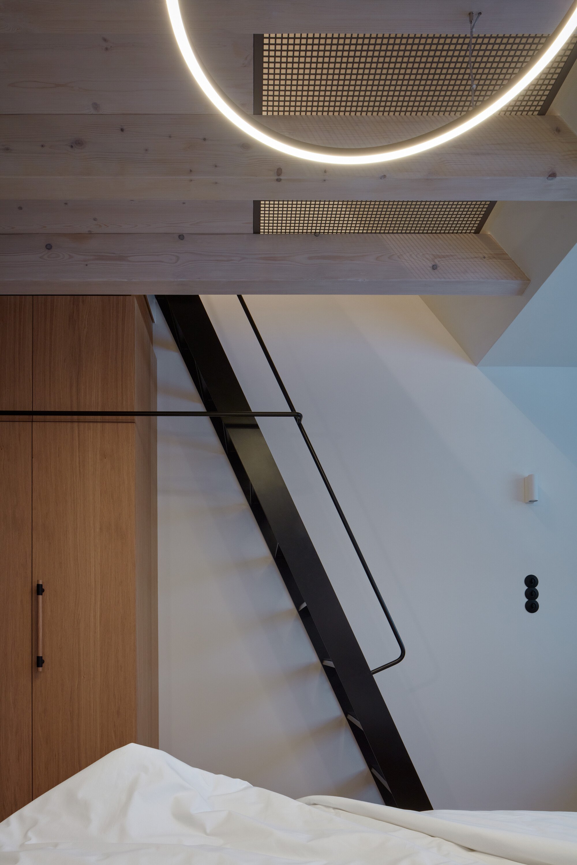 朝夕小屋丨捷克丨ADR-32