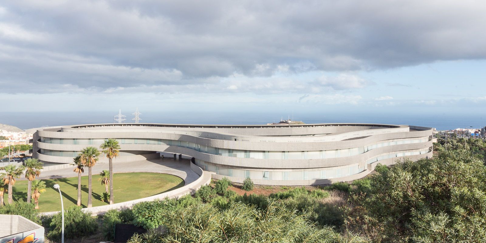 流线型艺术校园——西班牙 University of La Laguna 艺术学院-11