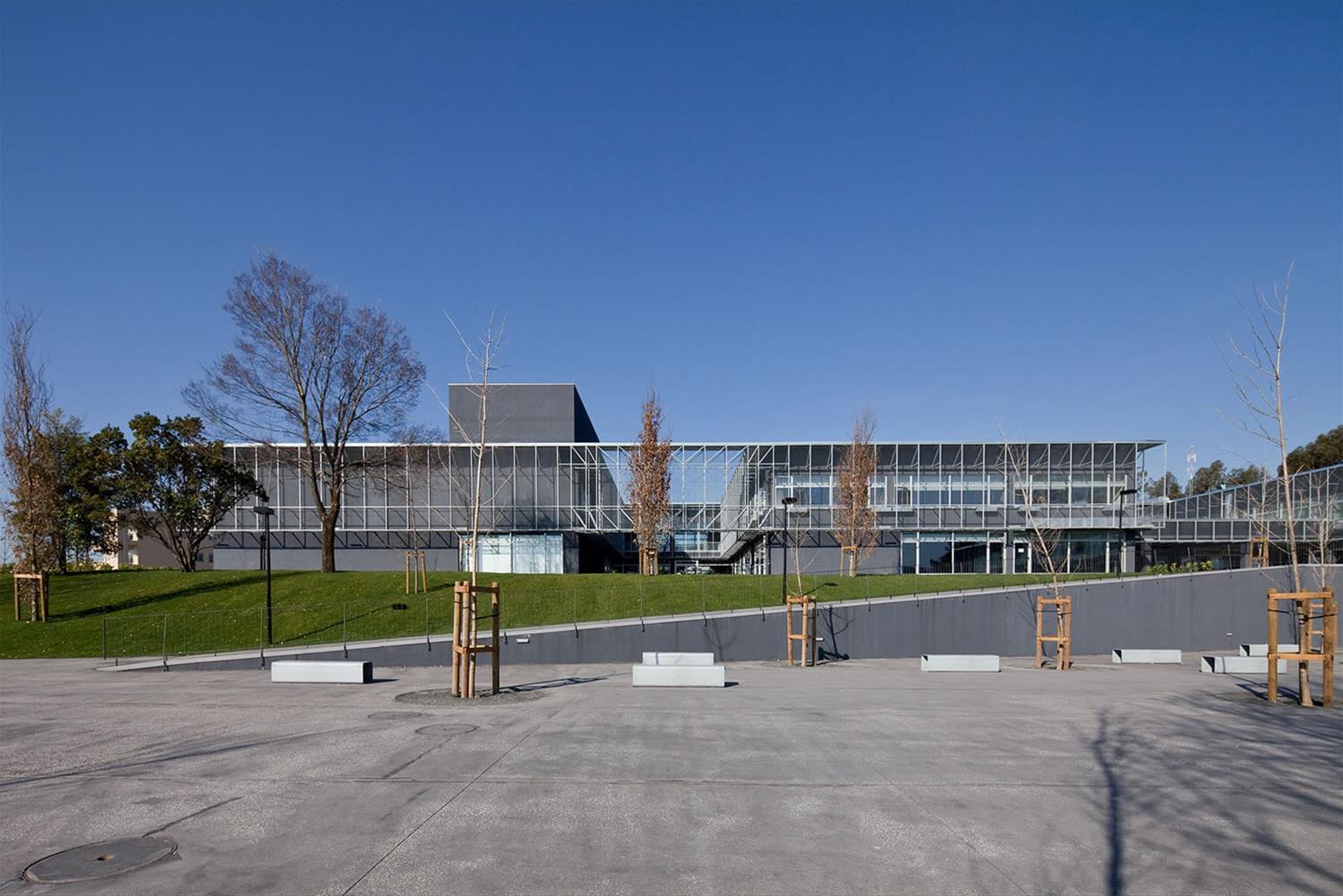 葡萄牙 Lousada 市立中学 | 环保与科技融合的现代教育空间-2